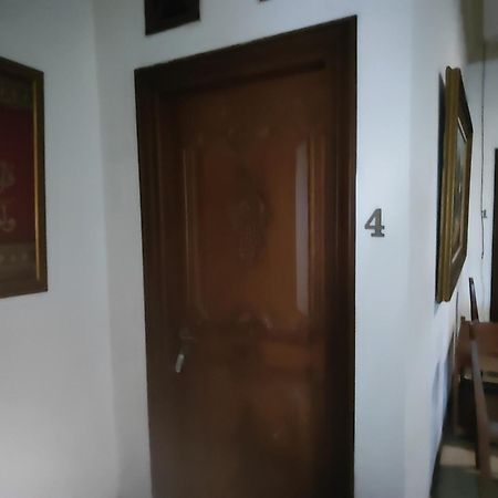 Tirto 27 Homestay ジョグジャカルタ エクステリア 写真
