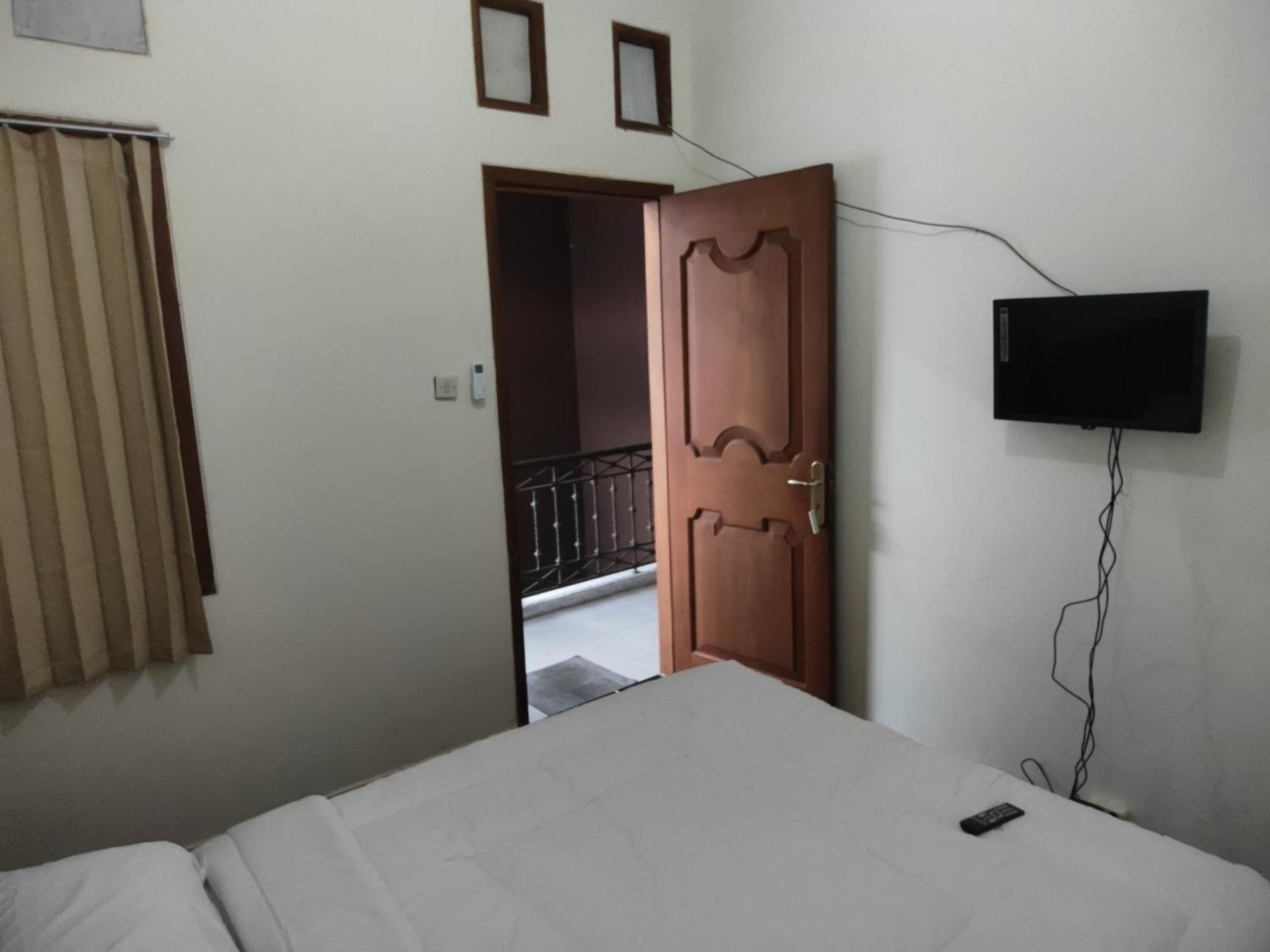 Tirto 27 Homestay ジョグジャカルタ エクステリア 写真