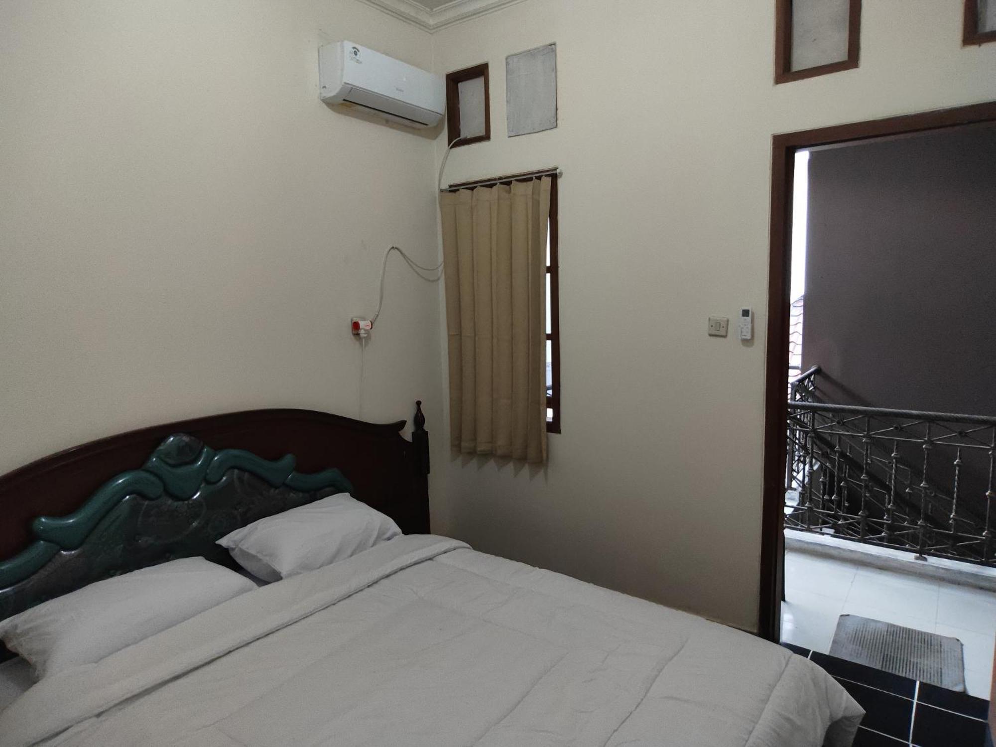 Tirto 27 Homestay ジョグジャカルタ 部屋 写真