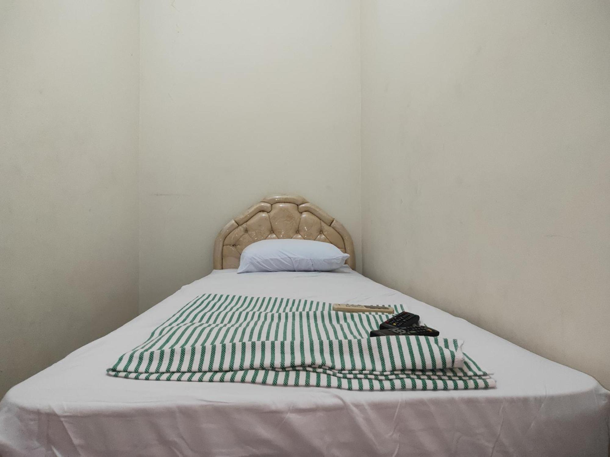 Tirto 27 Homestay ジョグジャカルタ エクステリア 写真