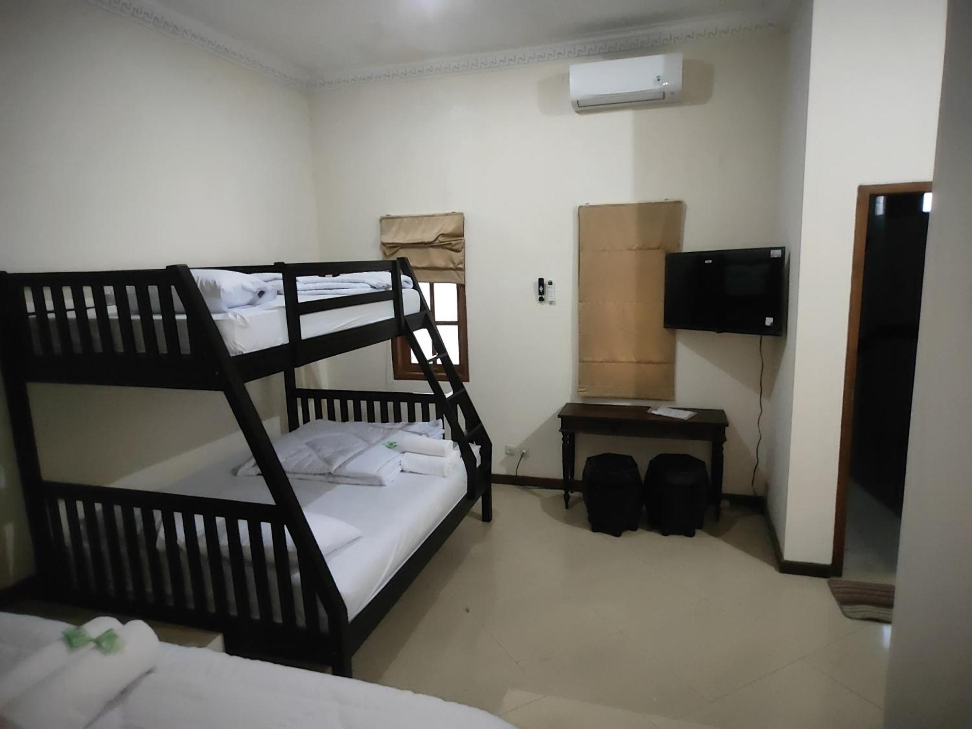 Tirto 27 Homestay ジョグジャカルタ エクステリア 写真